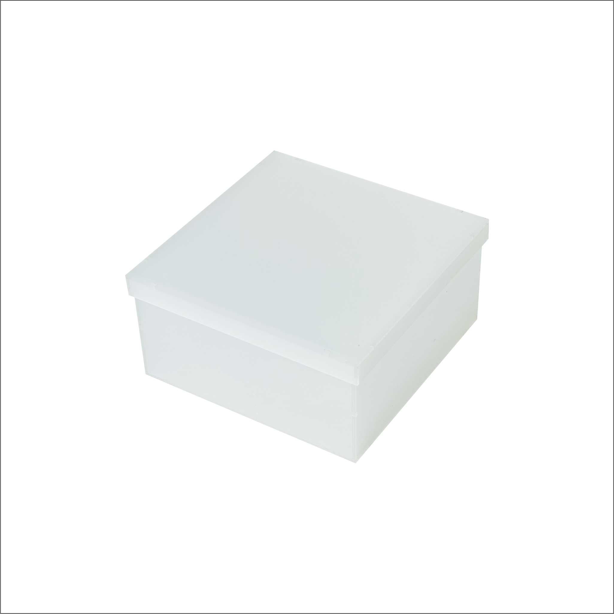 Premium frosted acrylic gift box 15×15×15 CM – صندوق هدية أكريليك مات فاخر 15×15×15 سم