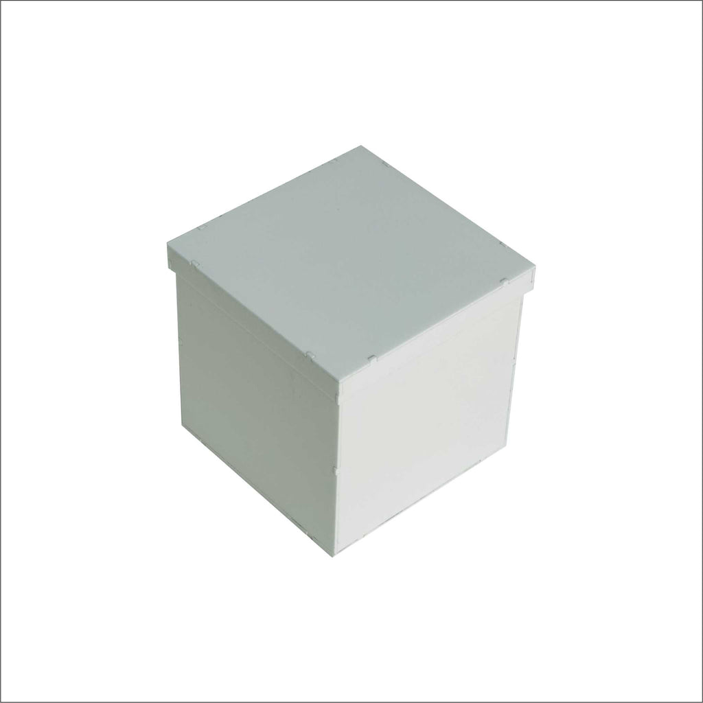 White acrylic gift box 15×15×15 CM – علبة هدايا أكريليك بيضاء