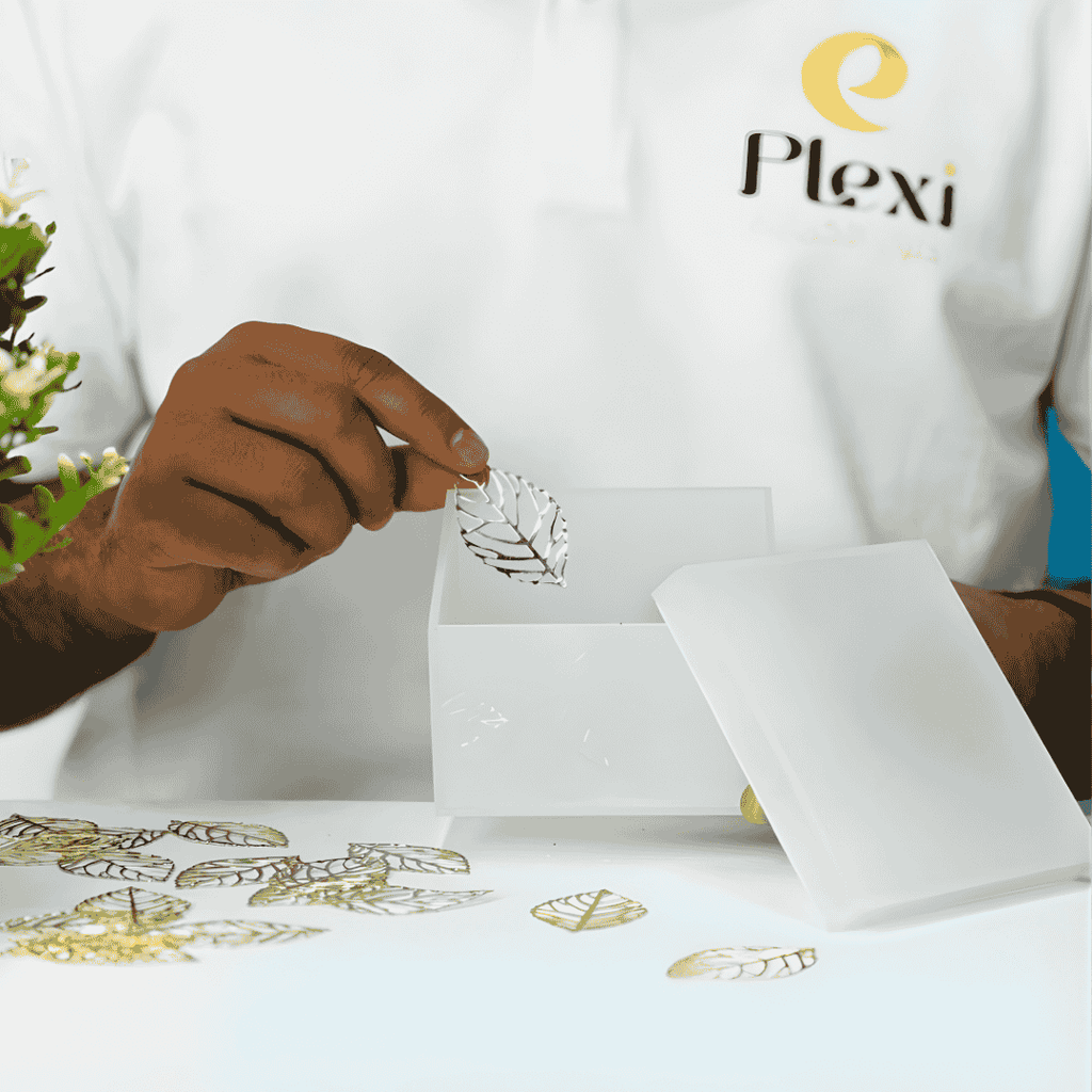 Frosted plexi box for jewelry and keepsakes – صندوق بلاكسي مات للمجوهرات والتذكارات