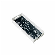 تقديم التمر والقهوة العربية على صينية أكريليك بيضاء، مثالية للمجلس/الديوانية